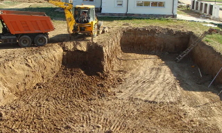 Рытье котлованов под фундамент в Обнинске – цена от 2612 руб. за м3 | 2Землекопа-Бнн